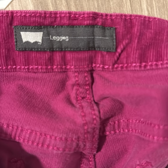 Levi’s - Picture 3 of 5